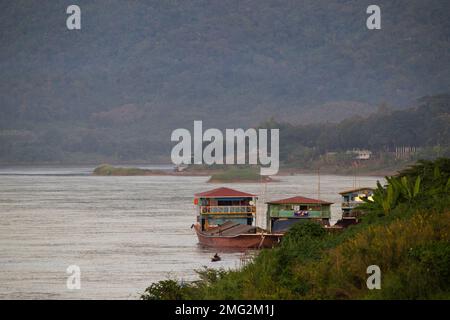 Mekong River Sunset in Nong Khai ( หนองคาย ) Thailand . The Mekong river forms a natural boarder between Thailand and Laos Stock Photo