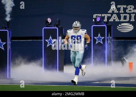 Dallas Cowboys running back Ezekiel Elliott watches prior to an NFL  preseason football game against the Arizona Cardinals, Friday, Aug. 13, 2021,  in Glendale, Ariz. (AP Photo/Rick Scuteri Stock Photo - Alamy