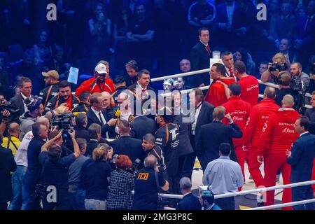 28-11-2015 Dusseldorf Germany.  People in ring after win of Tyson Fury - he new Champion of Ibf, WBO, WBO champion belts. Klitschko lost, Wladimir  Kl Stock Photo