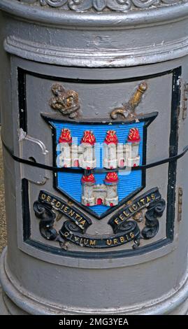Dublin decorated embossed and painted lamppost, city centre, Eire, Ireland - Obedientia Civium Urbis Felicitas Stock Photo