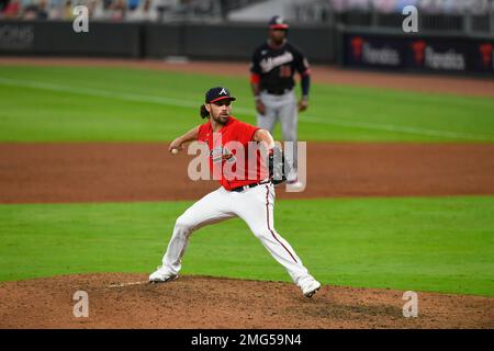 Atlanta Braves' Charlie Culberson pitches during the ninth inning