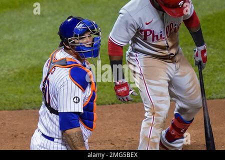 New York Mets catcher Wilson Ramos, left, wears a No. 41 sleeve patch in  honor of the late Tom Seaver, during the third inning of the team's  baseball game against the Philadelphia