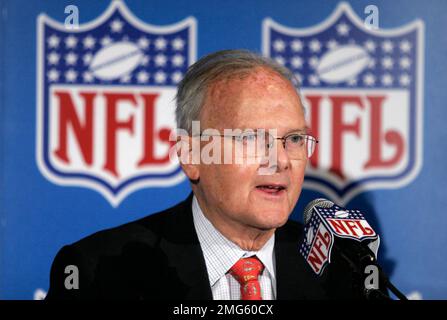 Quarterback Lenny Dawson of the Kansas City Chiefs leaves the field during  the Super Bowl in Los Angeles, Jan. 15, 1967. Green Bay Packers won, 35-10.  (AP Photo Stock Photo - Alamy