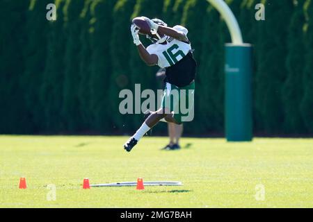 November 28, 2021: New York Jets wide receiver Jeff Smith (16) stands on  the sideline during the 2nd quarter of an NFL football game between the New  York Jets and the Houston