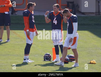 Denver Broncos quarterback Brett Rypien (4) takes part in drills during an  NFL football training camp session Monday, Aug. 5, 2019, in Englewood,  Colo. (AP Photo/David Zalubowski Stock Photo - Alamy