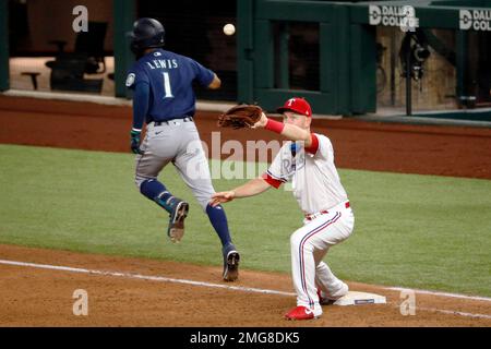 Seattle Mariners' Kyle Lewis, left, is greeted by Taylor Trammell