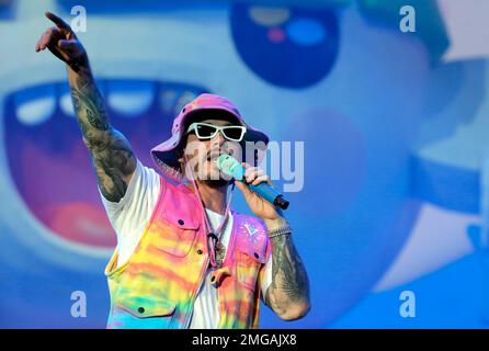 Singer J Balvin performs during the Coca-Cola Flow Fest in Mexico City,  Sunday, Nov. 27, 2022. (AP Photo/Alejandro Godinez Stock Photo - Alamy