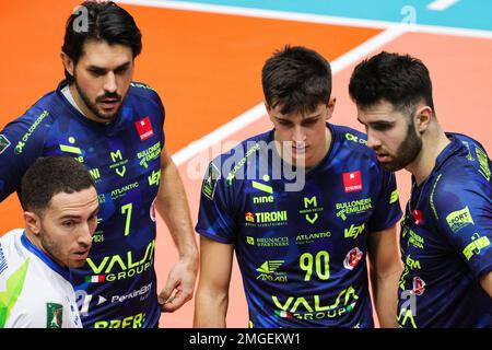 Modena, Italy. 25th Jan, 2023. Team (Valsa Group Modena) during Valsa Group Modena vs SVG Luneburg, Volleyball CEV Cup Men in Modena, Italy, January 25 2023 Credit: Independent Photo Agency/Alamy Live News Stock Photo