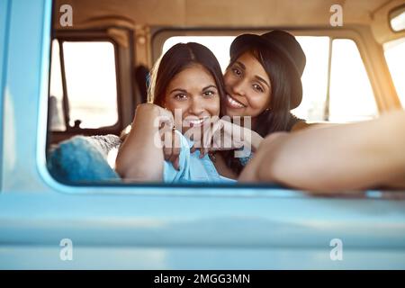 Chilled out summer with my bestie. two happy young friends enjoying a relaxing road trip. Stock Photo