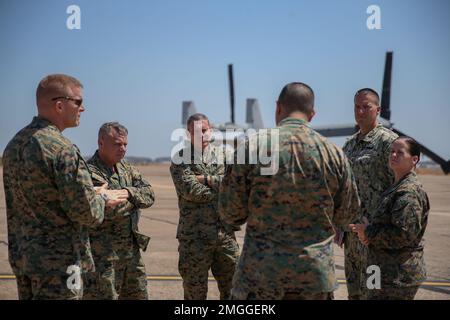 From left, U.S. Marine Corps Lt. Col. Duncan French, executive officer of Marine Rotational Force-Darwin (MRF-D) 22, Lt. Gen. Stephen Sklenka, deputy commander of the U.S. Indo-Pacific Command, Brig. Gen. Joseph Clearfield, deputy commander for Marine Forces Pacific, Lt. Col. Luke Balthazar, Australia country director, U.S. Navy Lt. Cmdr. Dan Eldred, the resident officer in charge of construction for Australia, and Lt. Col. Vanessa Clark, commanding officer of MRF-D Aviation Combat Element, speak amongst one another at Royal Australian Air Force Base Darwin, NT, Australia, Aug. 24, 2022. The d Stock Photo