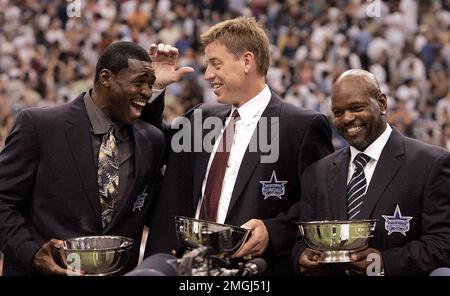 Dallas Cowboys former players Emmitt Smith, left, Troy Aikman, center rear  and Michael Irvin before a halftime ceremony during an NFL football game  against the New York Giants, Sunday, Sept. 20, 2009