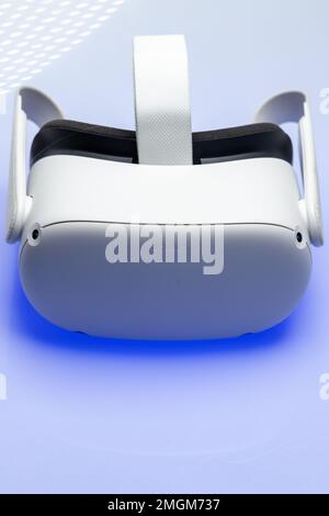 Oculus quest best sale 2 white light