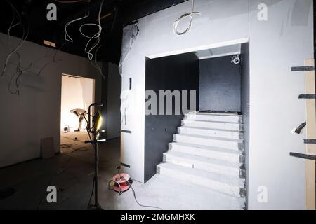 26 January 2023, Hamburg: A staircase leads to the small plunge pool in the sauna area on the construction site of the Alster swimming hall. The core renovation of the indoor swimming pool, which opened in 1973, is making good progress. The swimming pool, which has been closed since 2020, is one of the largest swimming pool construction sites in Europe, according to the operator Bäderland. Photo: Christian Charisius/dpa Stock Photo