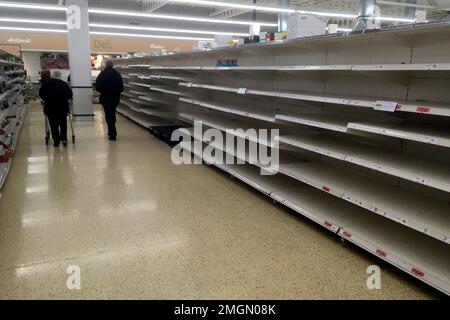 Super Typhoon Saola: Hong Kong shoppers strip supermarket shelves