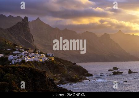 Dusk over the mountains of the Anaga peninsula, on the island of Tenerife in the Canaries. Hamlet of Casanaga - Anaga Rural Park, with a very spectacu Stock Photo