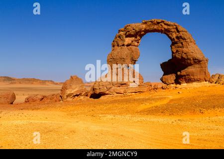 The huge, natural arch    in the Tadrart mountains. Tassili N'Ajjer National Park. Sahara, Algerian Desert. Illizi Province, Dja Stock Photo