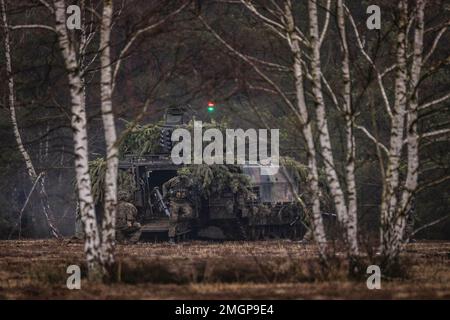 Altengrabow, Germany. 26th Jan, 2023. Soldiers sit down from the Puma infantry fighting vehicle during combat firing by the 2nd company of the 122nd Panzer Grenadier Battalion at the military training area in Altengrabow, January 26, 2023. Credit: dpa/Alamy Live News Stock Photo