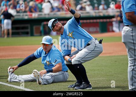 Ji-Man Choi stretches for the out, 10/23/2020