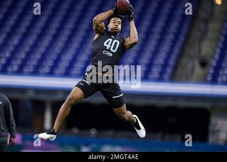 Southern Illinois defensive back Jeremy Chinn runs the 40-yard dash at the  NFL football scouting combine in Indianapolis, Sunday, March 1, 2020. (AP  Photo/Charlie Neibergall Stock Photo - Alamy