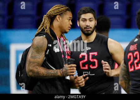 Florida defensive lineman Jonathan Greenard runs a drill at the NFL  football scouting combine in Indianapolis, Saturday, Feb. 29, 2020. (AP  Photo/Charlie Neibergall Stock Photo - Alamy