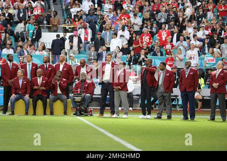 Members of the NFL 100 All-Time Team are honored on the field before Super  Bowl