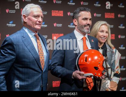 Cleveland Browns owners Jimmy Haslam, top center, and Dee Haslam, top  right, watch during an NFL football practice in Berea, Ohio, Sunday, Aug.  14, 2022. (AP Photo/David Dermer Stock Photo - Alamy