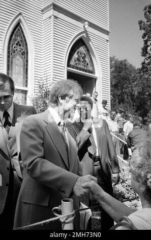 U.S. Democratic Presidential Nominee Jimmy Carter shaking hands after leaving Church, Jacksonville, Florida, USA, Thomas J. O'Halloran, U.S. News & World Report Magazine Photograph Collection, September 10, 1976 Stock Photo