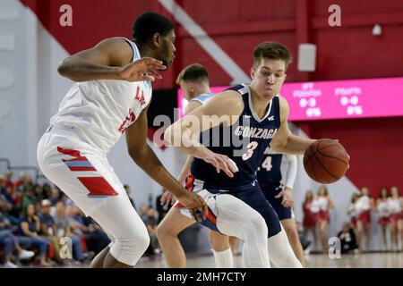 Gonzaga forward Filip Petrusev, right, and Cal State Bakersfield