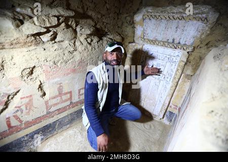 Inside a Giza tomb near the pyramids Stock Photo - Alamy