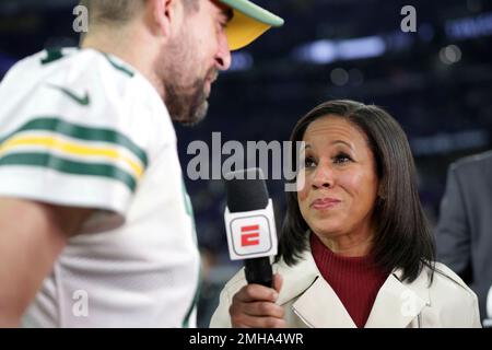 ESPN reporter Lisa Salters interviews Green Bay Packers quarterback Aaron  Rodgers, left, after an NFL football game against the Minnesota Vikings,  Monday, Dec. 23, 2019, in Minneapolis. (AP Photo/Craig Lassig Stock Photo 