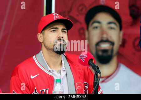 Anthony Rendon looks over with his daughter, Emma, during a news conference  to introduce Rendon as the newest Los Angeles Angels baseball player in  Anaheim, Calif., Saturday, Dec. 14, 2019. Rendon and