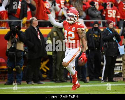 Kansas City Chiefs strong safety Tyrann Mathieu #32 warms up prior