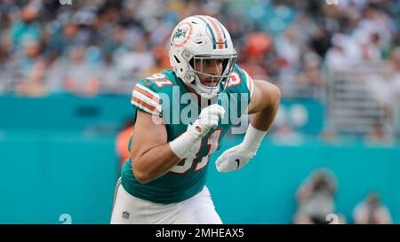 Miami Dolphins tight end Durham Smythe (81) runs onto the field as