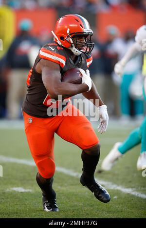 Miami Dolphins keep Nick Chubb, Cleveland Browns run game bottled up