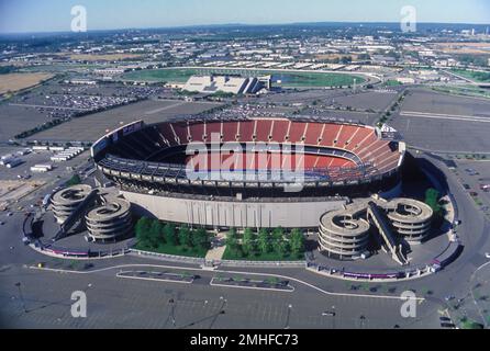 1994 HISTORICAL GIANT’S STADIUM (©KIVITT & MYERS 1976) MEADOWLANDS SPORTS COMPLEX EAST RUTHERFORD NEW JERSEY USA Stock Photo