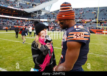 FOX sideline reporter Shannon Spake interviews Minnesota Vikings