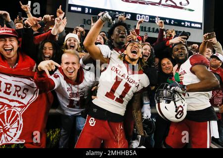 LSU Tigers cornerback Kristian Fulton (1) , Oklahoma Sooners wide receiver  Jadon Haselwood (11)