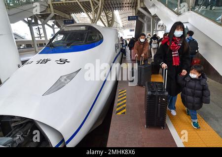 NANJING, CHINA - JANUARY 27, 2023 - Passengers get off the train at Nanjing Railway Station in Nanjing, East China's Jiangsu Province, Jan. 27, 2023. Stock Photo