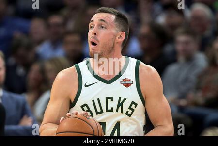 Milwaukee Bucks' MarJon Beauchamp poses with his dog Pluto at the NBA  basketball team's media day Sunday, Sept. 25, 2022, in Milwaukee. (AP  Photo/Morry Gash Stock Photo - Alamy