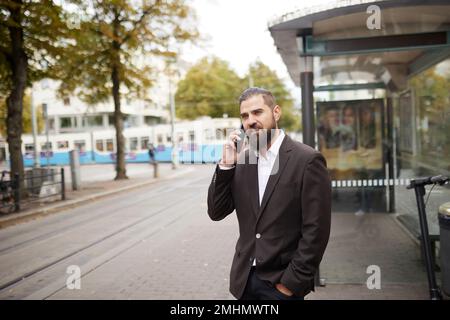 Businessman talking via cell phone Stock Photo