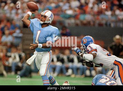 12/08/1991 - Houston Oilers vs. Pittsburgh Steelers. First - At Last! Oilers  quarterback Warren Moon signals who's No. 1 after the AFC Central-clinching  win over the Steelers. (AP Photo/Houston Chronicle, Dave Einsel