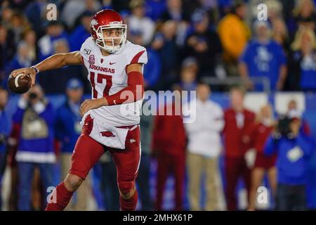 Texas A&M quarterback Nick Starkel (17) warms up before an NCAA college  football game Saturday, Nov. 10, 2018, in College Station, Texas. (AP  Photo/David J. Phillip Stock Photo - Alamy