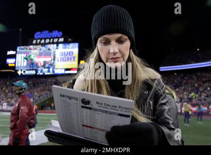 Fox TV reporter Erin Andrews talks to Green Bay Packers' Jamaal Williams  before an NFL division …