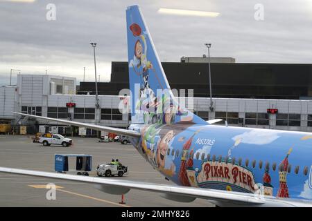 An Alaska Airlines Boeing 737-800 with a newly painted