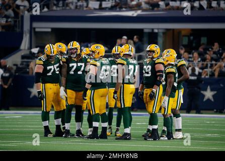 New York Giants Jeremy Shockey puts his head down while in the huddle in  the first quarter against the Green Bay Packers at Giants Stadium in East  Rutherford, New Jersey on September