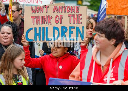 Bristol,UK. 20/05/17 Protesters carrying signs and placards are pictured as they march through the streets of Bristol to protest about education cuts Stock Photo