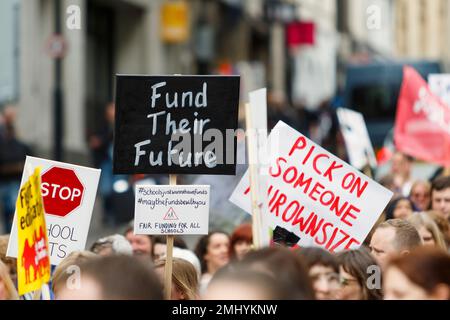 Bristol,UK. 20/05/17 Protesters carrying signs and placards are pictured as they march through the streets of Bristol to protest about education cuts Stock Photo