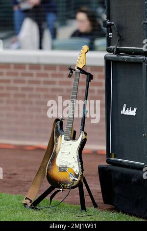 Pearl Jam Guitarist Mike McCready Performs National Anthem At Seattle  Mariners' Home Opener