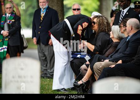 19th Sergeant Major of the Marine Corps Sgt. Maj. Troy Black presents the U.S. flag to Patricia Sargent following the funeral service of her father, Medal of Honor recipient U.S. Marine Corps Sgt. Maj. John Canley, in Section 60 of Arlington National Cemetery, Arlington, Va., Aug. 25, 2022.     Canley was awarded the Medal of Honor in 2018 for his actions during the battle of Hue City, Vietnam in 1968. As the Company Gunnery Sergeant, Company A, 1st Battalion, 1st Marine, 1st Marine Division, Canley and his Marines fought off multiple vicious attacks while attempting to relieve friendly forces Stock Photo