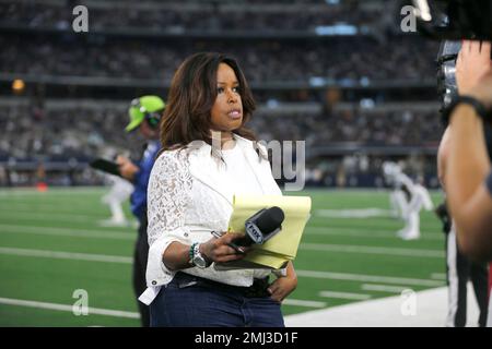 FOX NFL sideline reporter Pam Oliver interviews Miami Dolphins